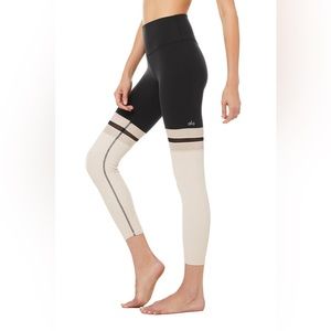 ALO Yoga 7/8 Player Mesh Stripe Ribbed Leggings in Black / Bone Size XS W5821R